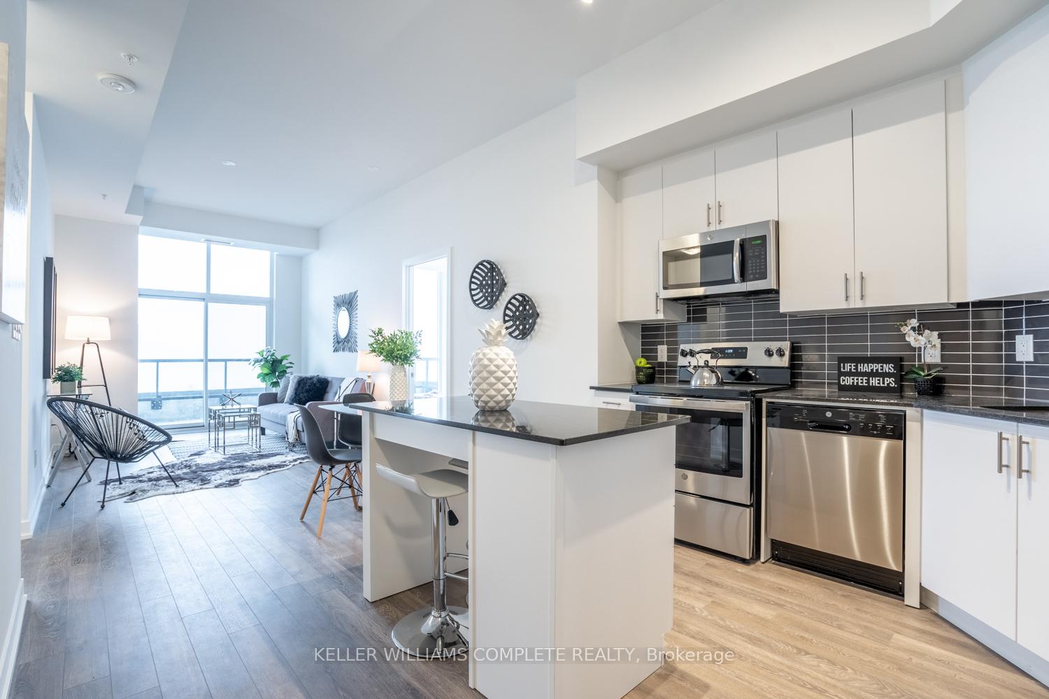 Photo 2 of Unit 913, 550 North Service Road, Grimsby, Grimsby Beach — HOMEH