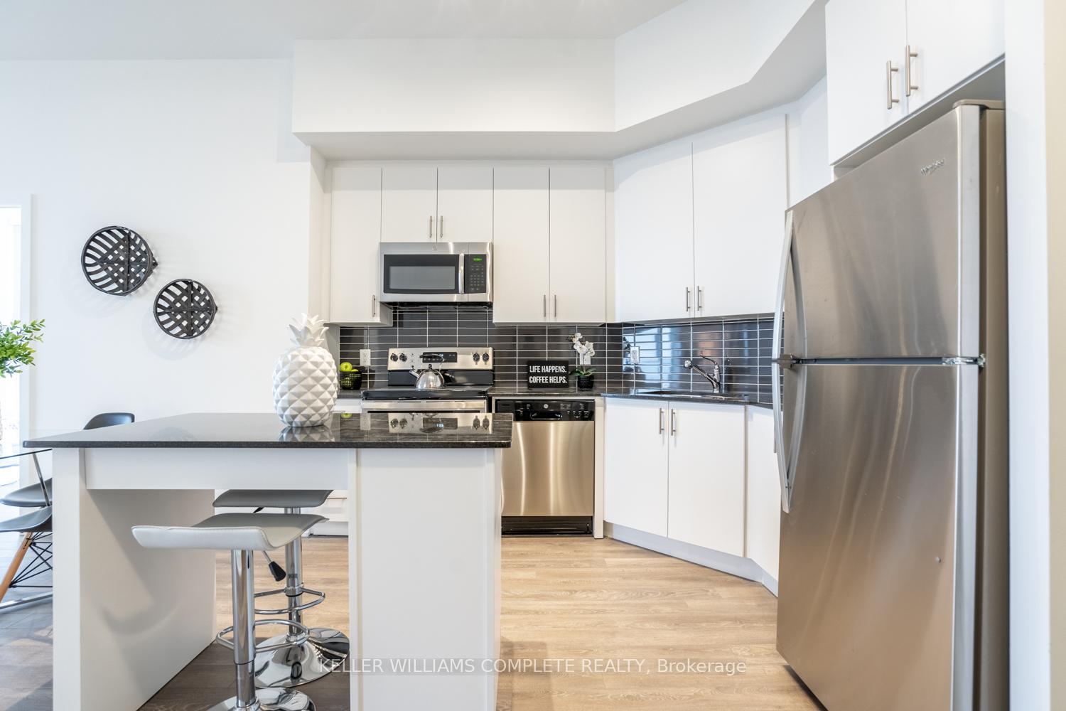 Photo 3 of Unit 913, 550 North Service Road, Grimsby, Grimsby Beach — HOMEH