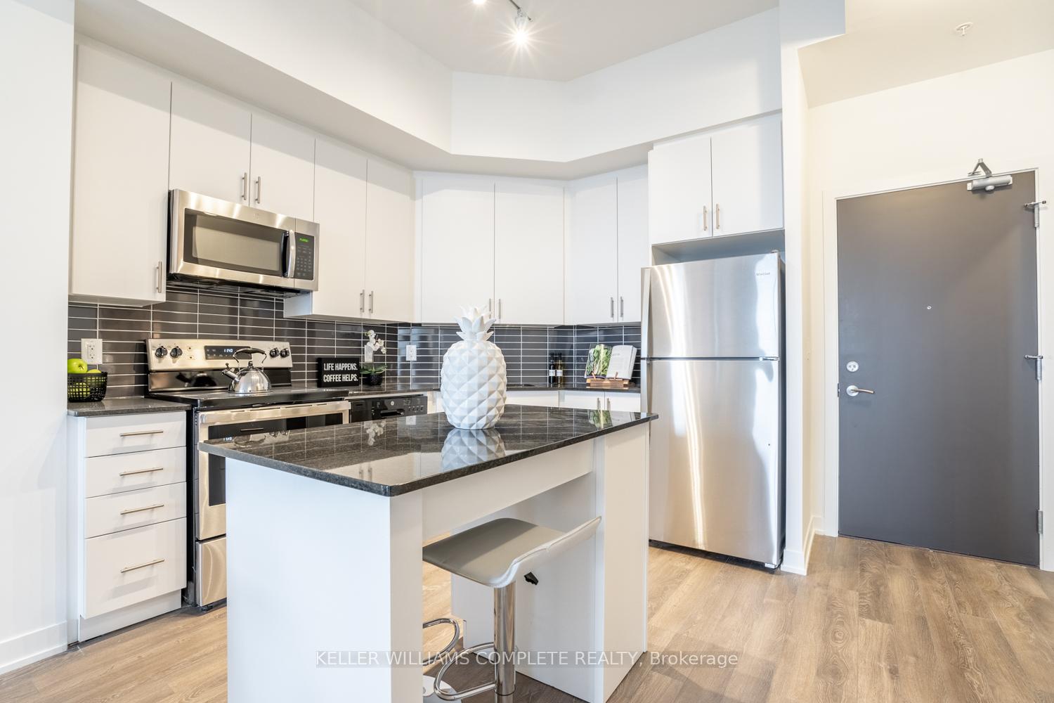 Photo 4 of Unit 913, 550 North Service Road, Grimsby, Grimsby Beach — HOMEH