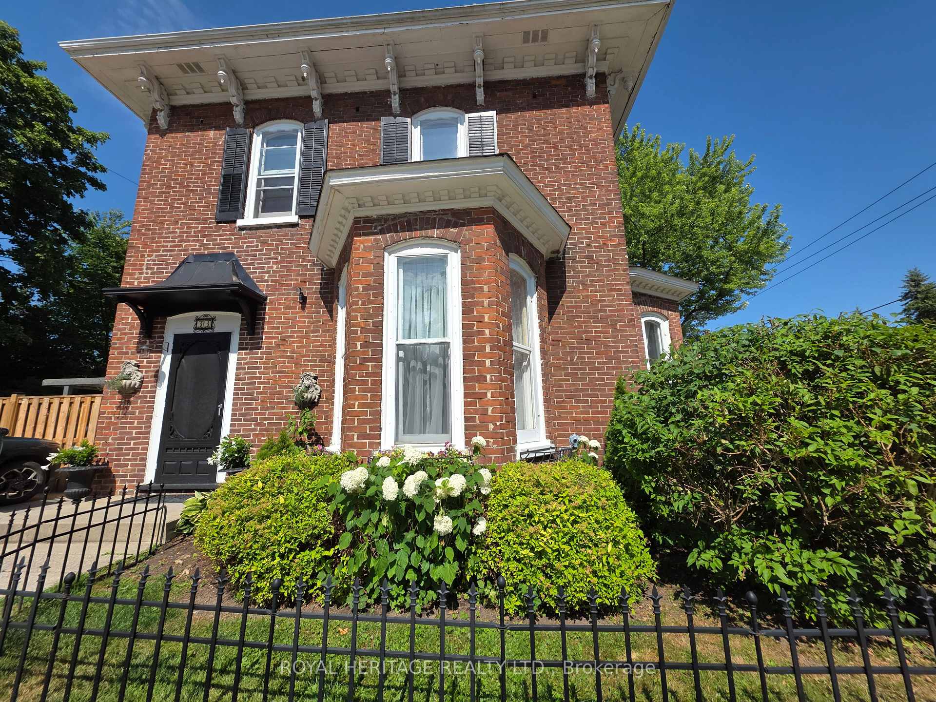 Front of 33 Kingsley Avenue