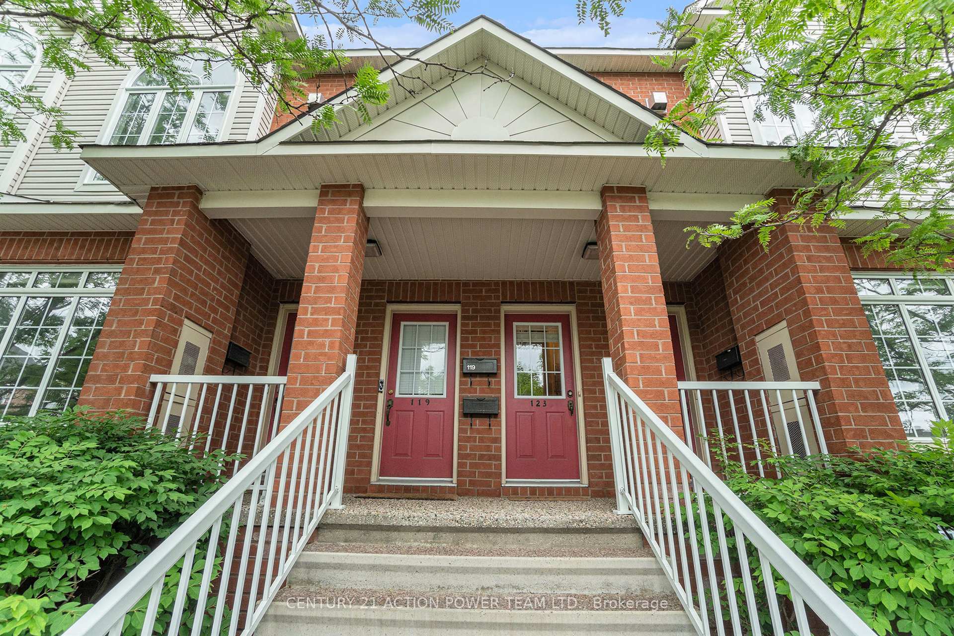 Photo 2 of 123 Gatestone Private, Ottawa, Beacon Hill South — HOMEH