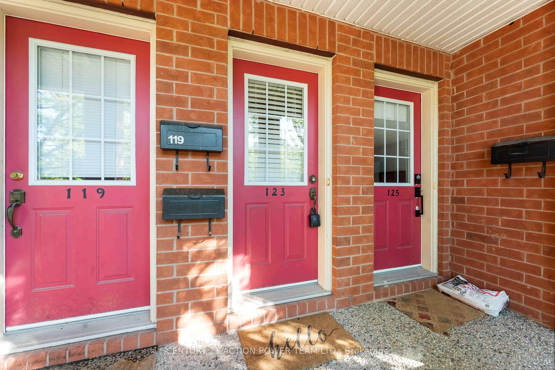 Photo 3 of 123 Gatestone Private, Ottawa, Beacon Hill South — HOMEH