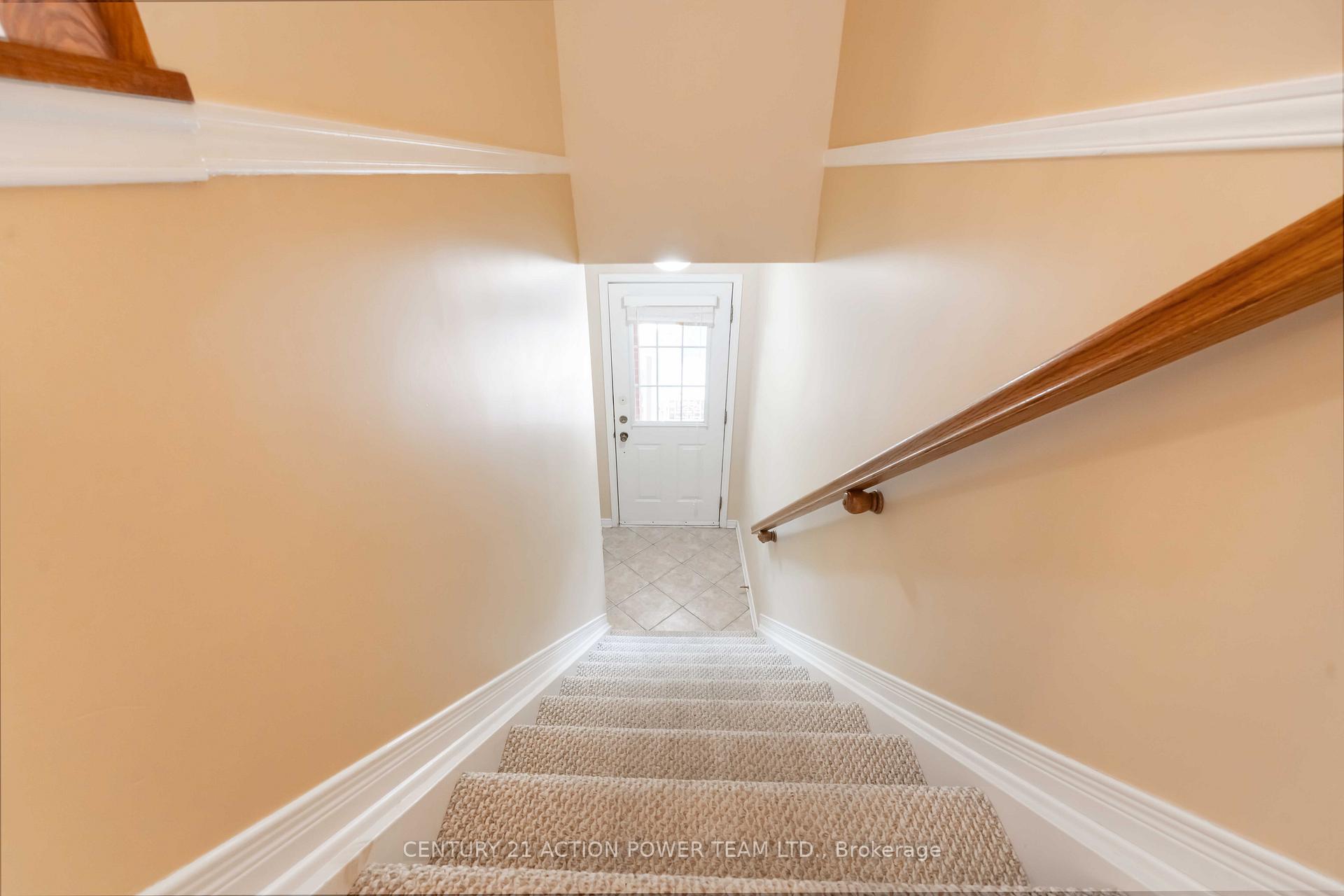 Photo 4 of 123 Gatestone Private, Ottawa, Beacon Hill South — HOMEH