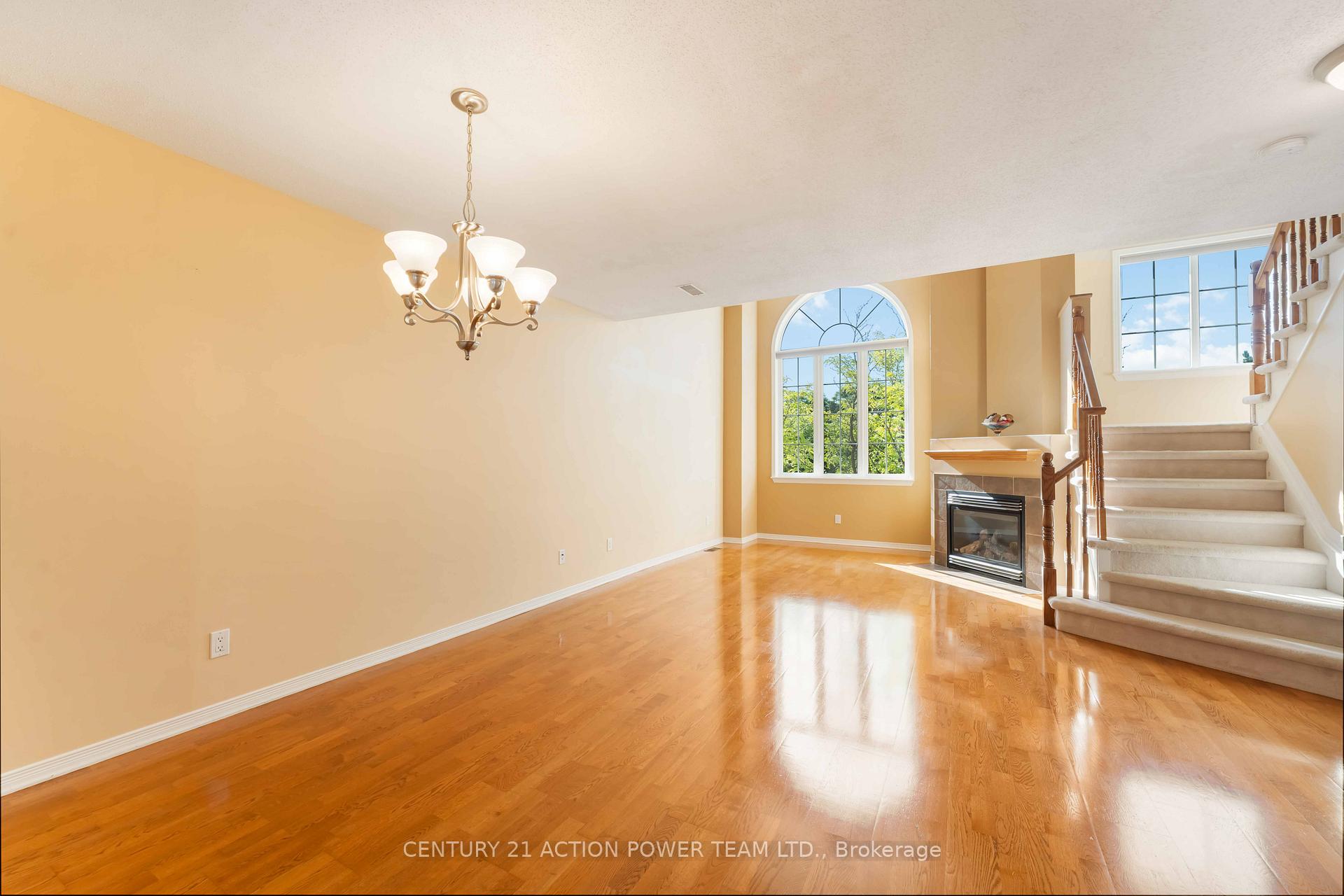 Photo 5 of 123 Gatestone Private, Ottawa, Beacon Hill South — HOMEH