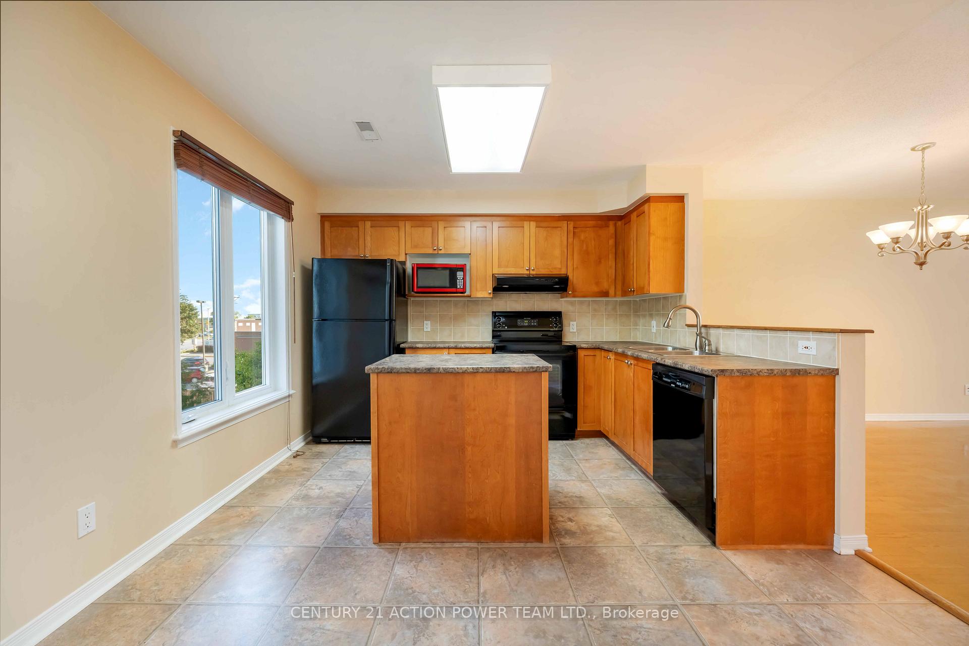 Photo 9 of 123 Gatestone Private, Ottawa, Beacon Hill South — HOMEH