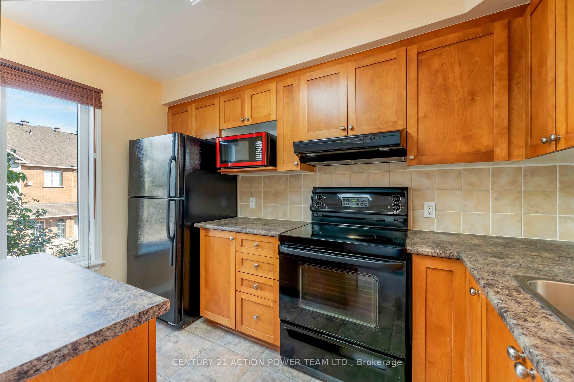 Photo 10 of 123 Gatestone Private, Ottawa, Beacon Hill South — HOMEH