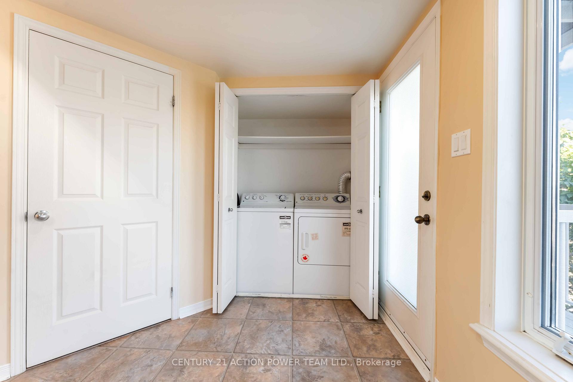 Photo 12 of 123 Gatestone Private, Ottawa, Beacon Hill South — HOMEH