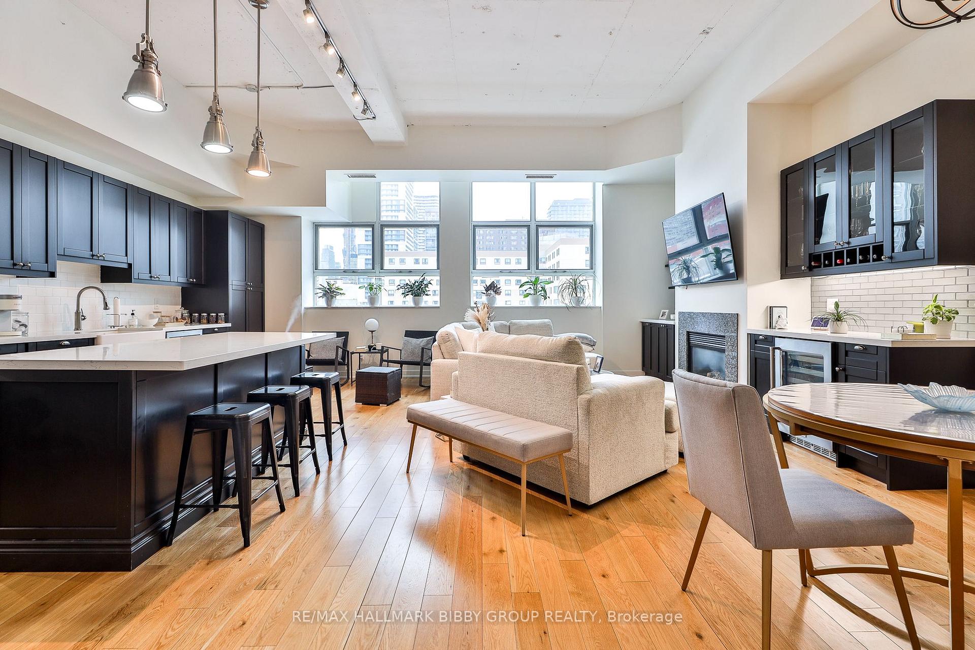 Front of Unit 717, 155 Dalhousie Street
