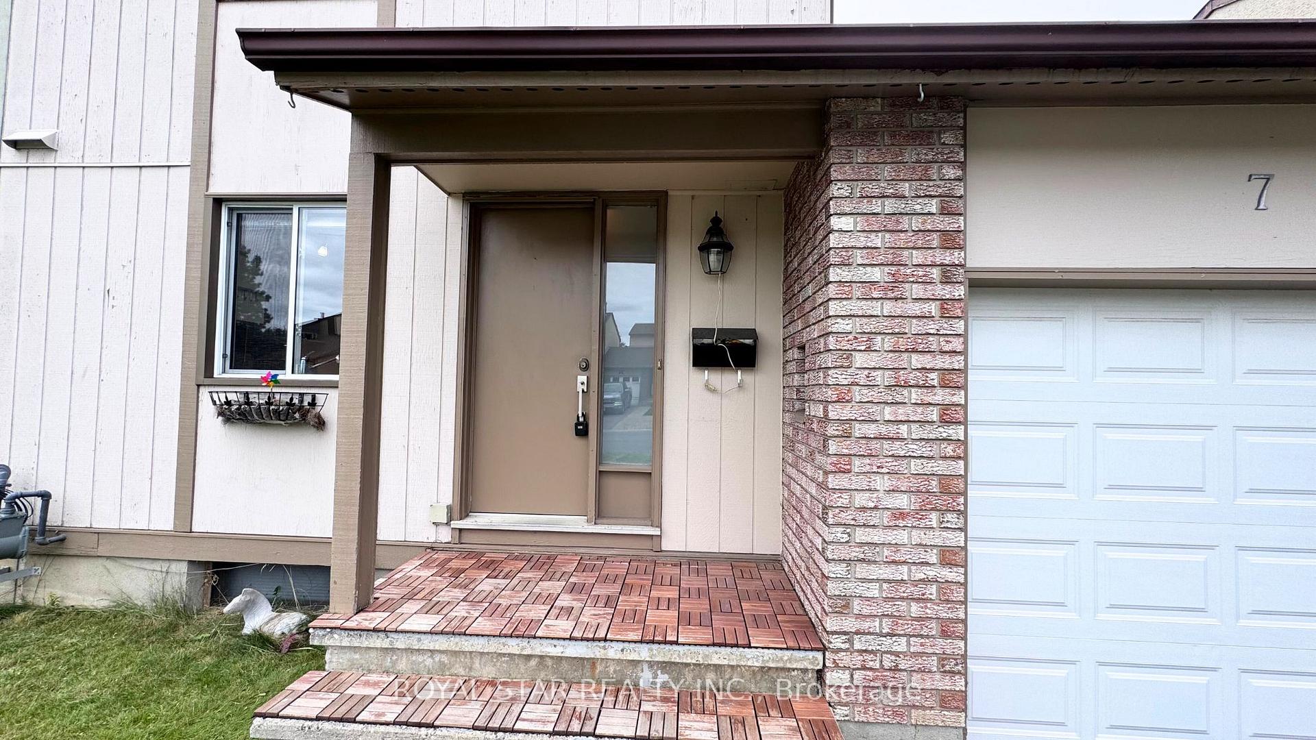 Photo 2 of 7 Tedwyn Drive, Ottawa, Barrhaven - Pheasant Run — HOMEH