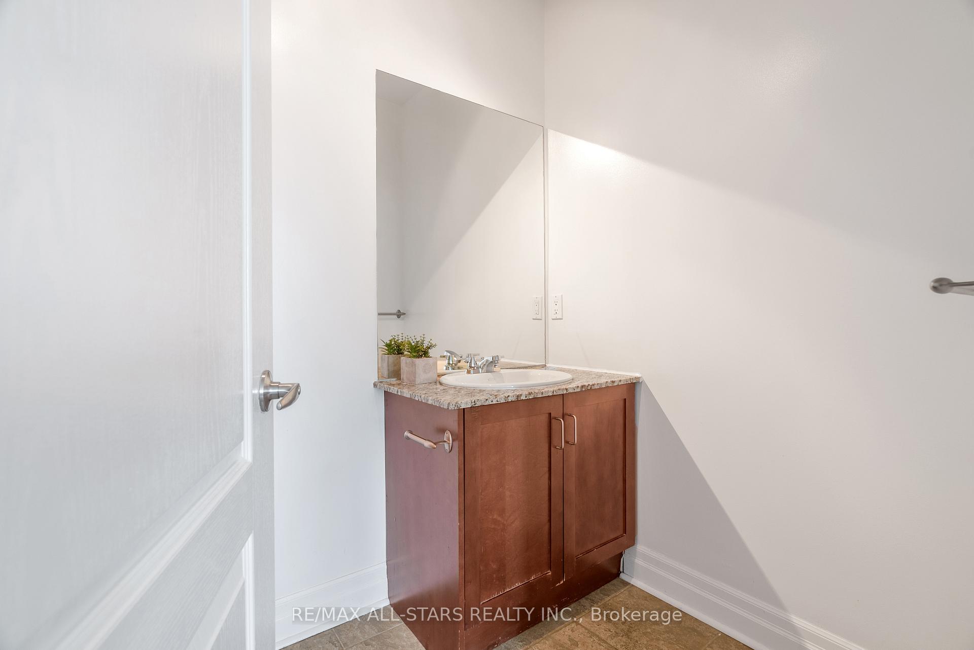 Photo 5 of Unit 314, 44 Bond Street W, Oshawa, O'Neill — HOMEH