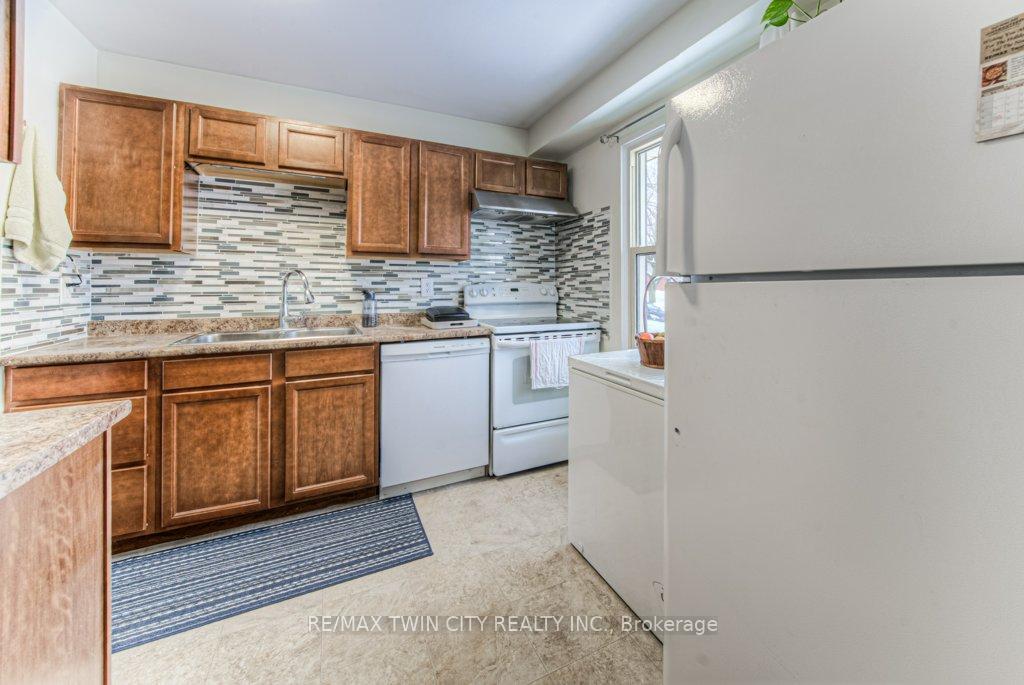 Photo 2 of Unit 7, 52 Montcalm Drive, Kitchener — HOMEH