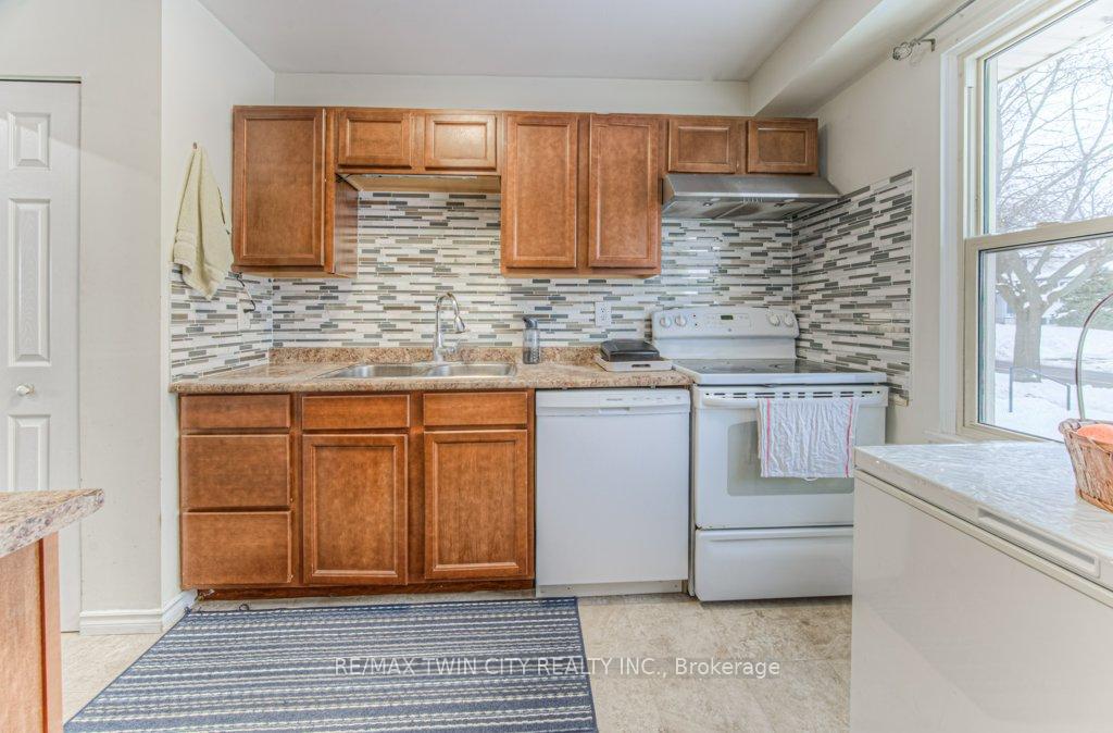 Photo 3 of Unit 7, 52 Montcalm Drive, Kitchener — HOMEH