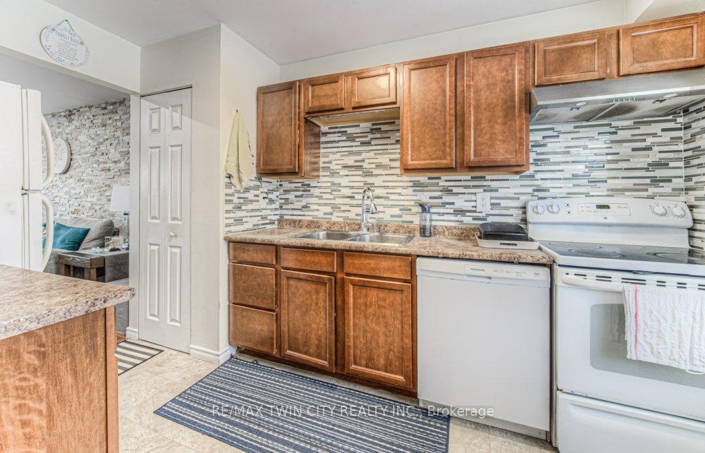 Photo 4 of Unit 7, 52 Montcalm Drive, Kitchener — HOMEH