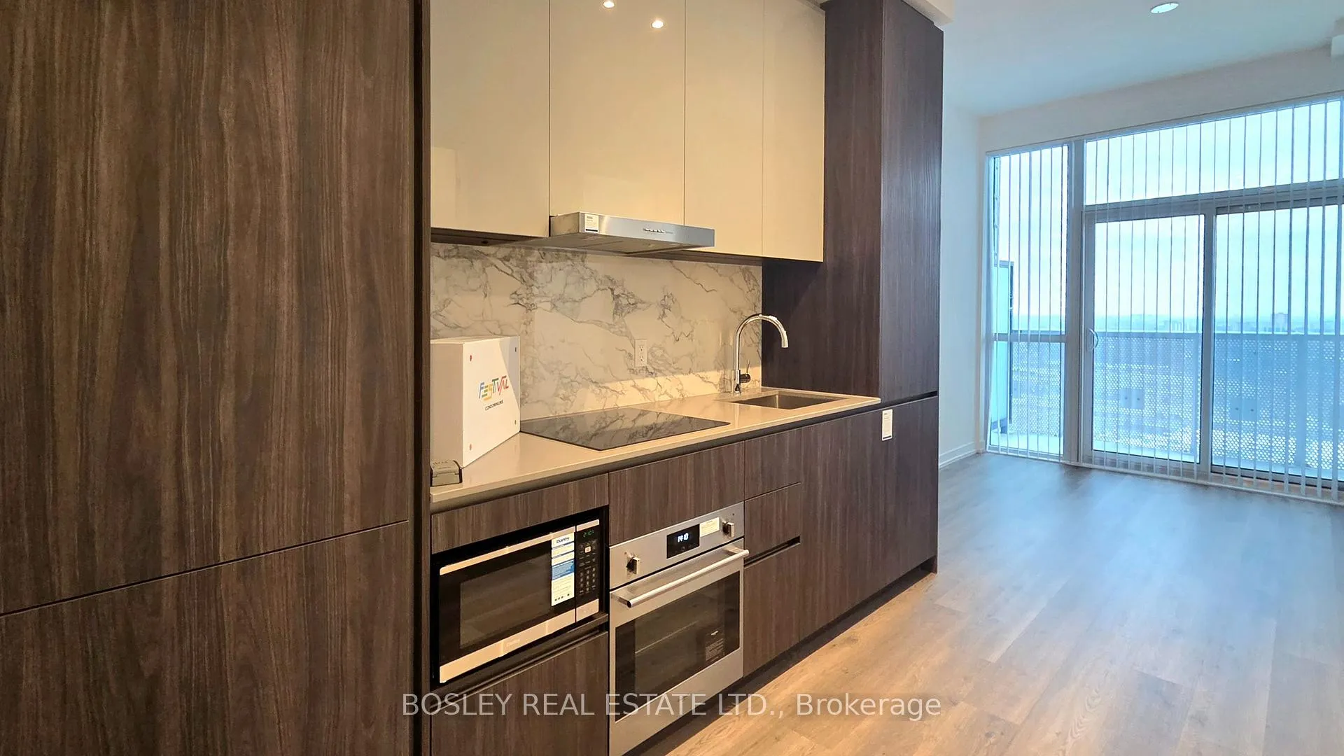Photo 2 of Unit 3709, 8 Interchange Way, Vaughan, Vaughan Corporate Centre — HOMEH