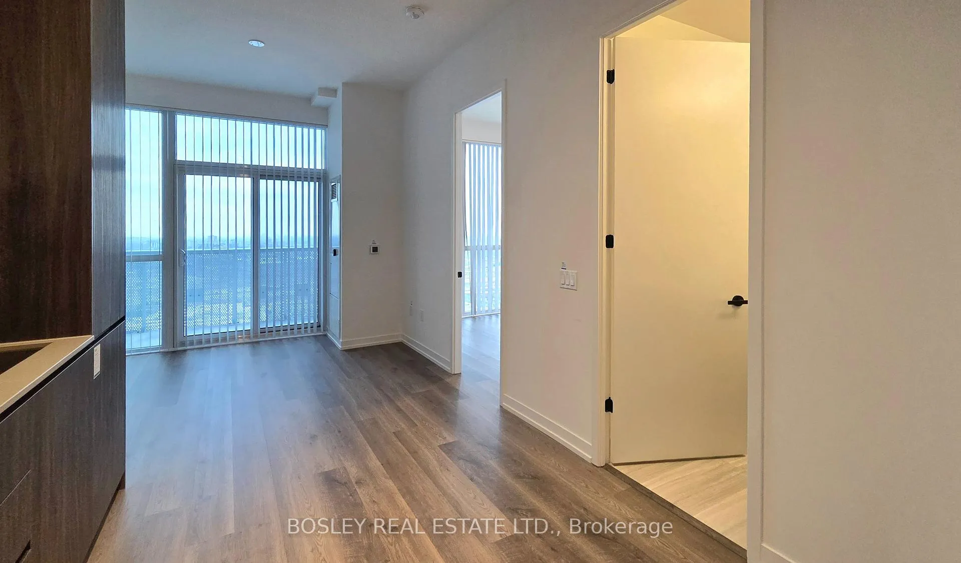 Photo 3 of Unit 3709, 8 Interchange Way, Vaughan, Vaughan Corporate Centre — HOMEH