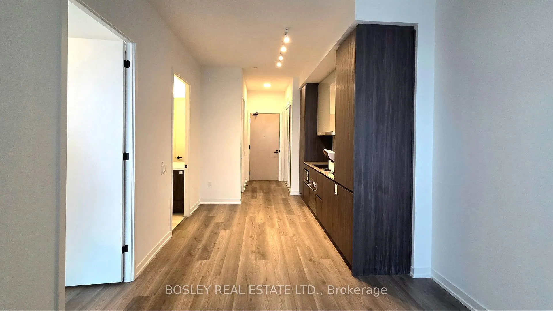 Photo 4 of Unit 3709, 8 Interchange Way, Vaughan, Vaughan Corporate Centre — HOMEH