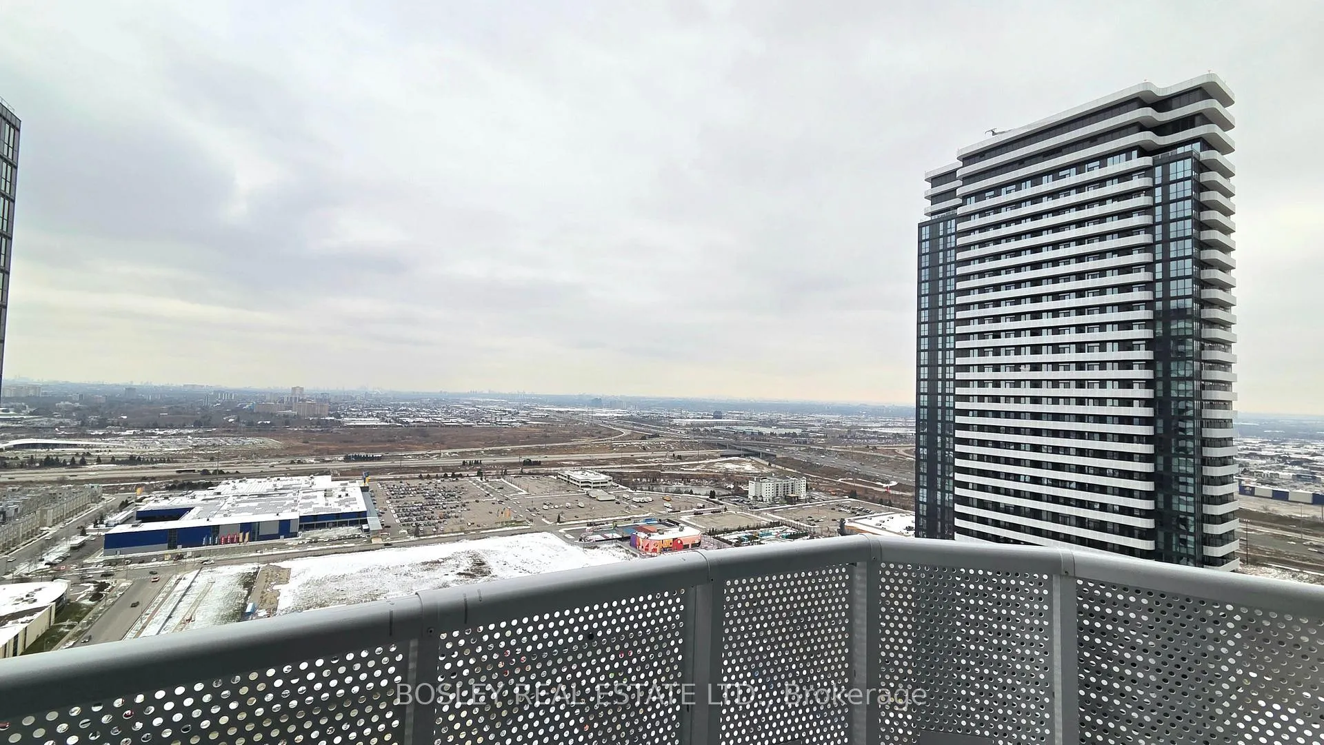 Photo 12 of Unit 3709, 8 Interchange Way, Vaughan, Vaughan Corporate Centre — HOMEH