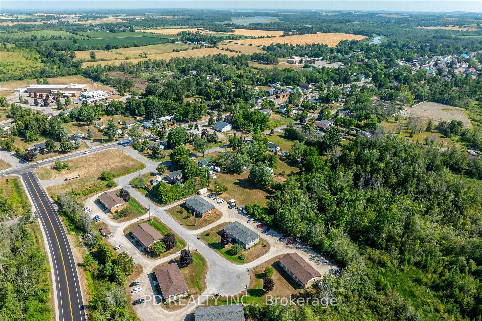 Photo 6 of Unit C, 102 Rita Crescent, Kawartha Lakes, Omemee — HOMEH