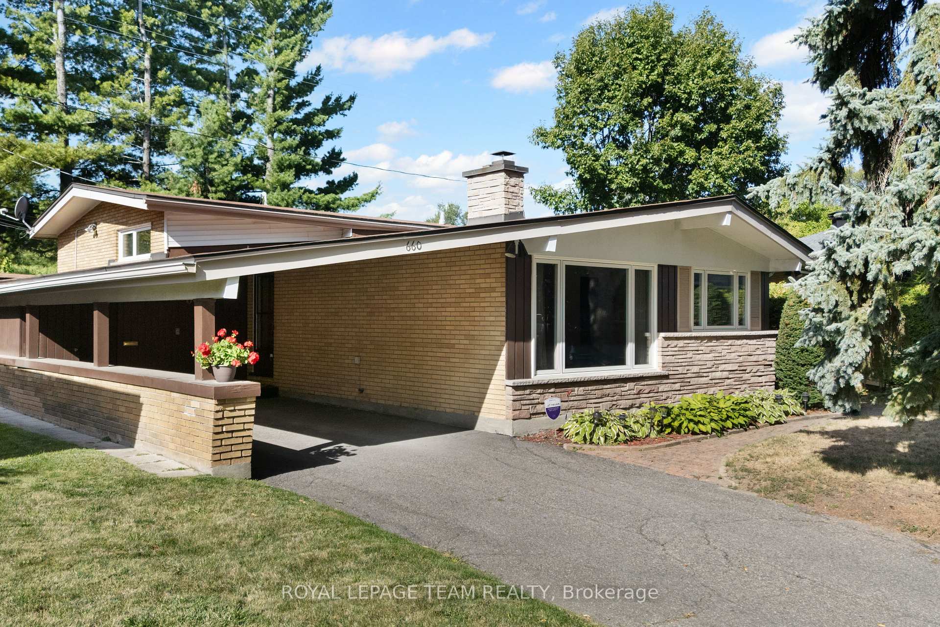 Photo 2 of 660 Sandra Avenue, Ottawa, Elmvale Acres — HOMEH