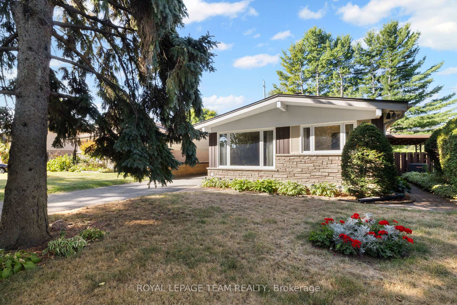 Photo 4 of 660 Sandra Avenue, Ottawa, Elmvale Acres — HOMEH