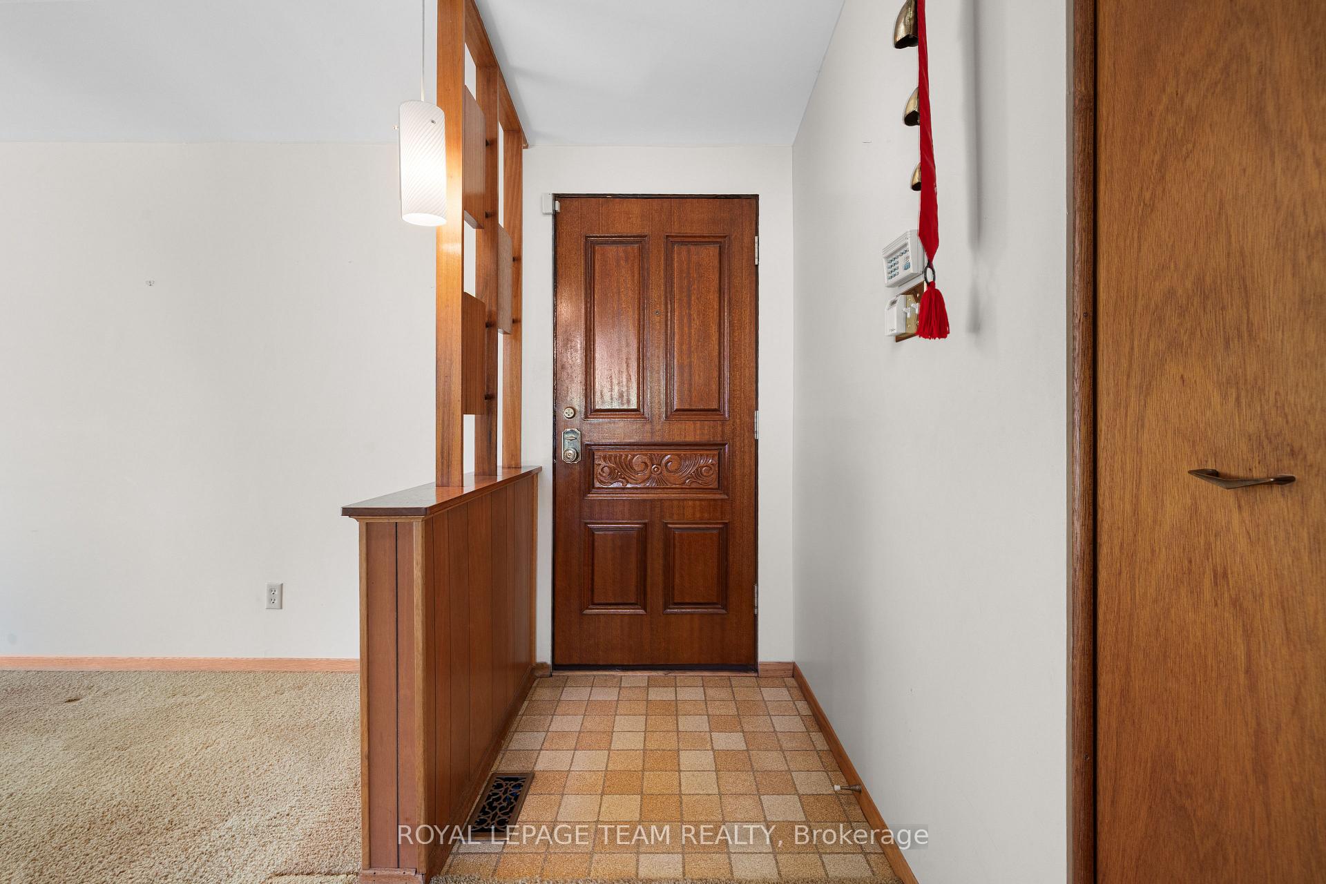 Photo 3 of 660 Sandra Avenue, Ottawa, Elmvale Acres — HOMEH