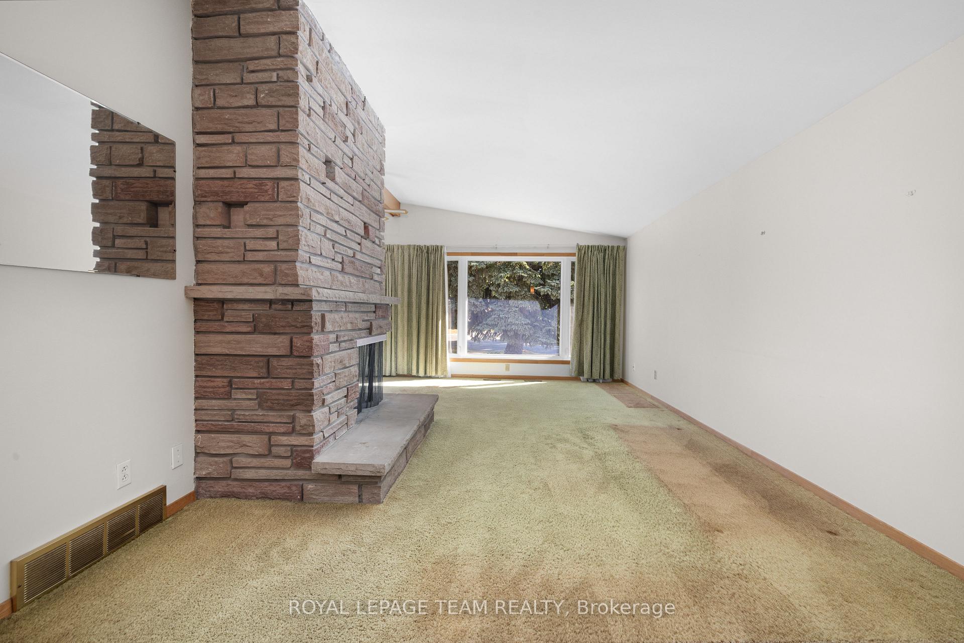 Photo 7 of 660 Sandra Avenue, Ottawa, Elmvale Acres — HOMEH