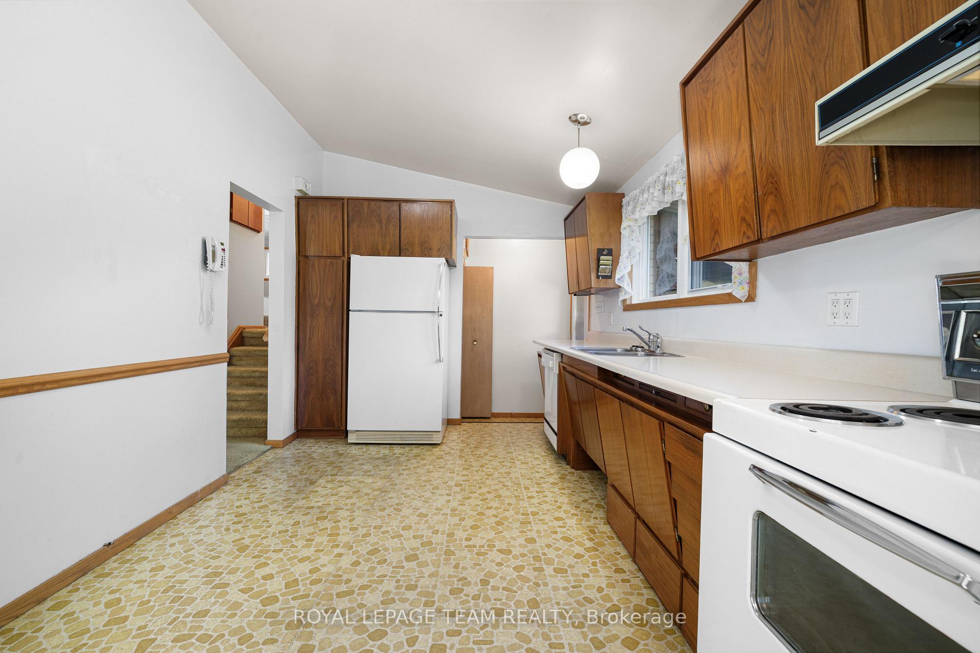 Photo 14 of 660 Sandra Avenue, Ottawa, Elmvale Acres — HOMEH