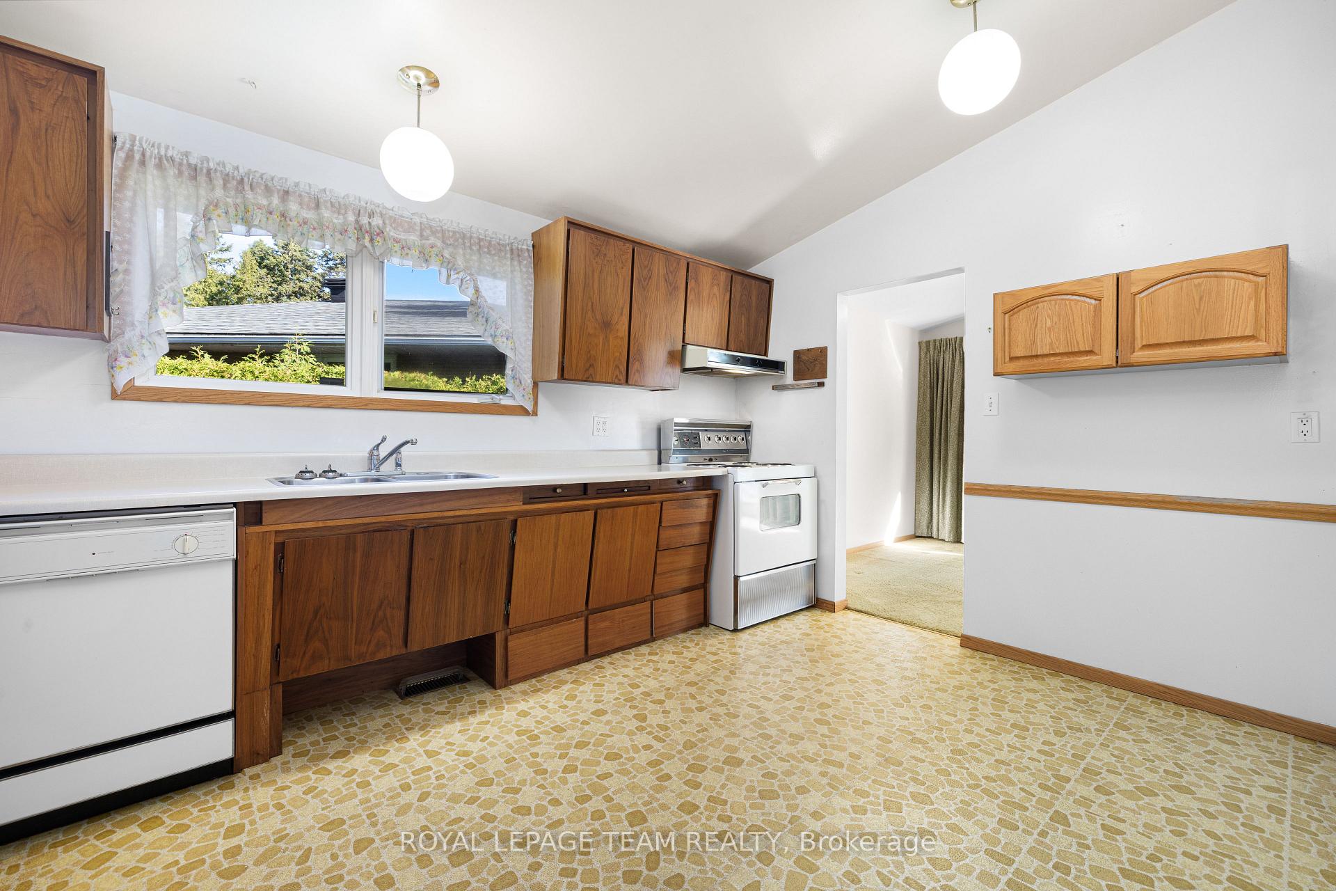 Photo 16 of 660 Sandra Avenue, Ottawa, Elmvale Acres — HOMEH