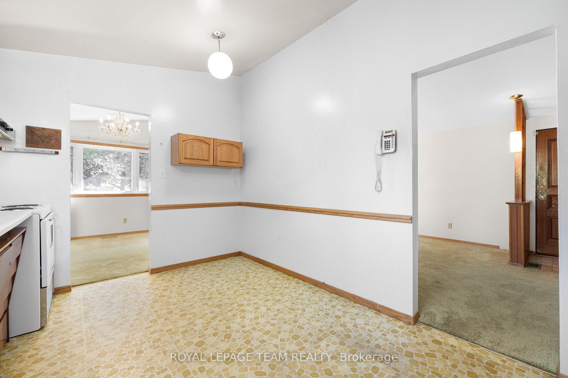 Photo 17 of 660 Sandra Avenue, Ottawa, Elmvale Acres — HOMEH