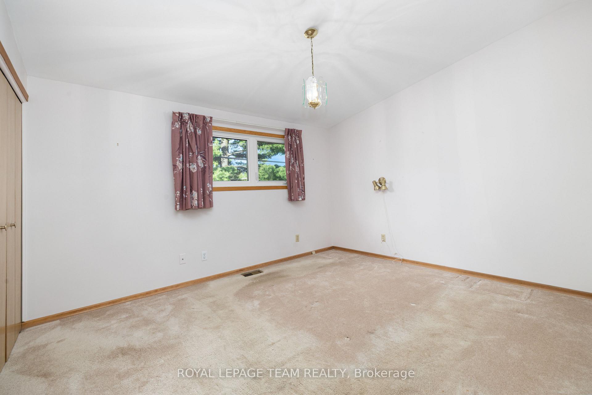 Photo 19 of 660 Sandra Avenue, Ottawa, Elmvale Acres — HOMEH