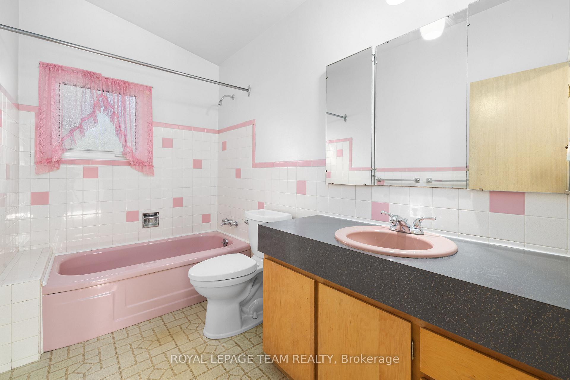 Photo 21 of 660 Sandra Avenue, Ottawa, Elmvale Acres — HOMEH
