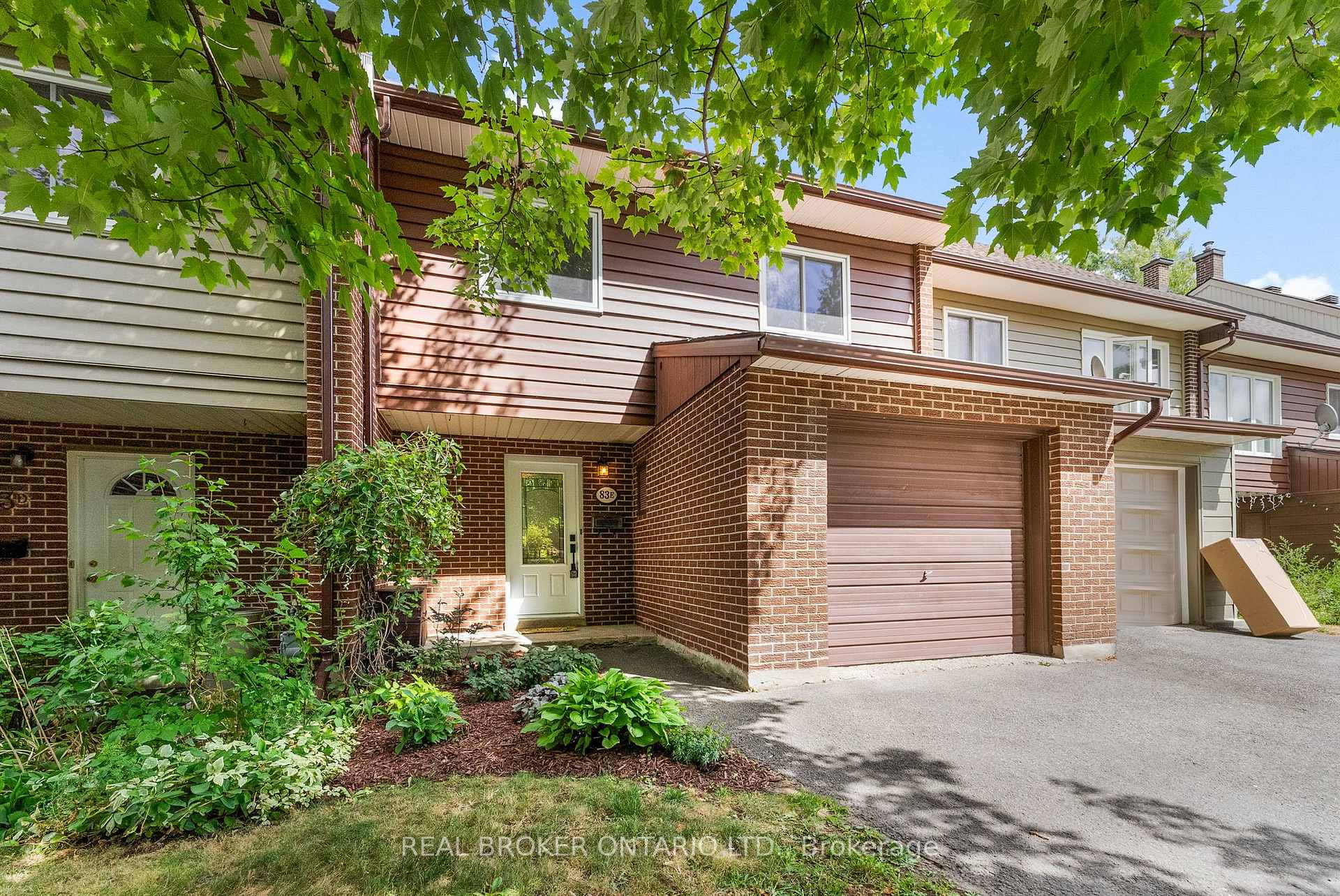 Photo 3 of 83 E Glen Park Drive, Ottawa, Blackburn Hamlet (South) — HOMEH