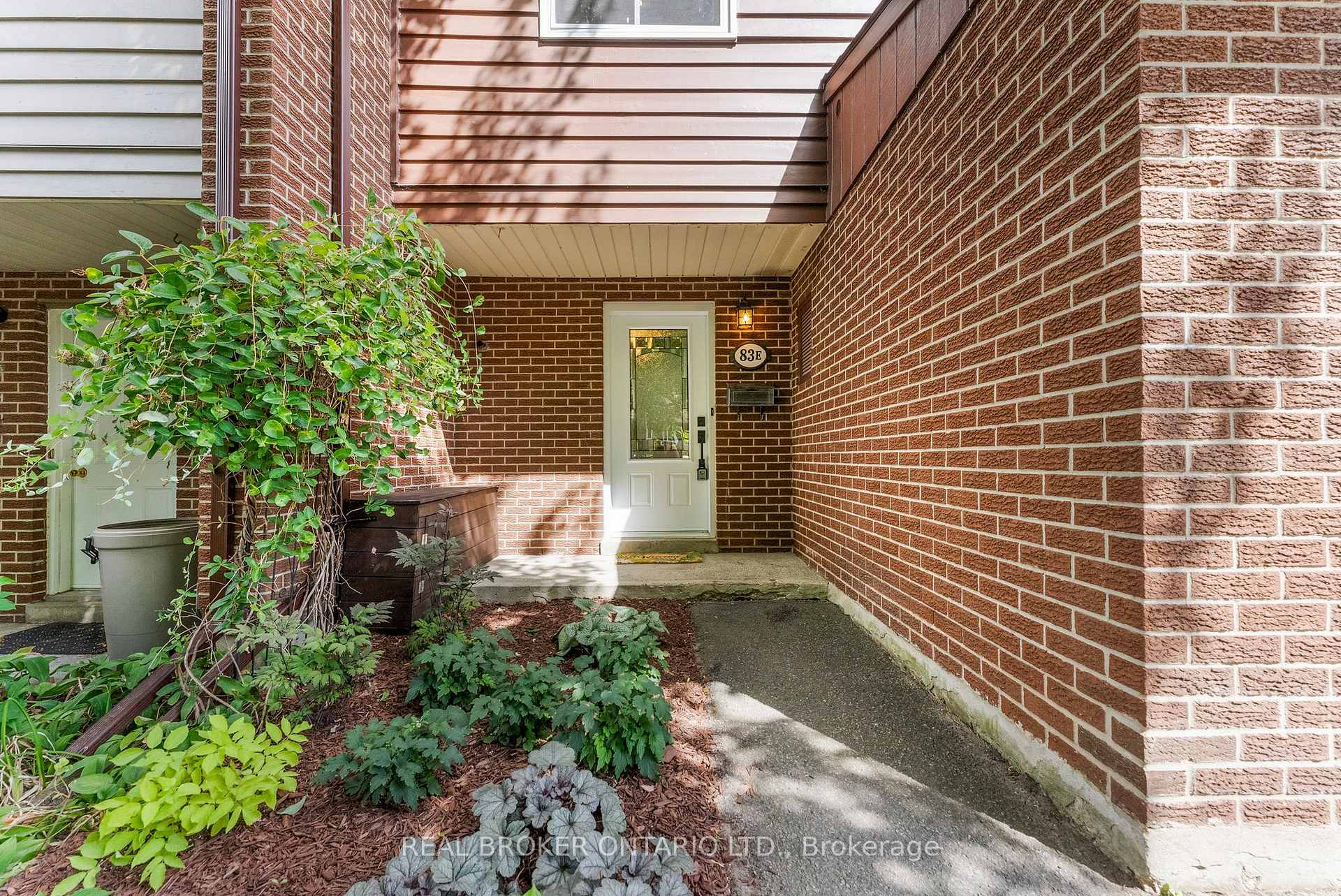 Photo 4 of 83 E Glen Park Drive, Ottawa, Blackburn Hamlet (South) — HOMEH