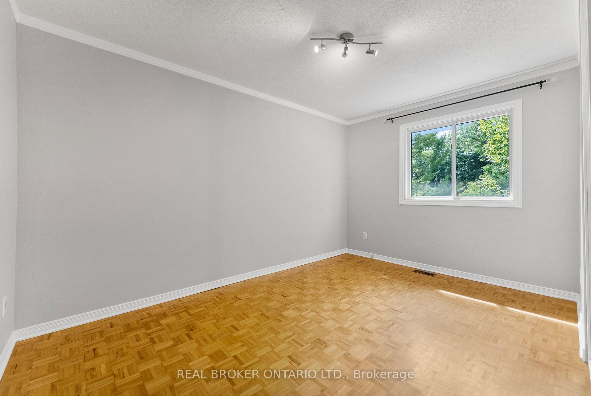 Photo 18 of 83 E Glen Park Drive, Ottawa, Blackburn Hamlet (South) — HOMEH