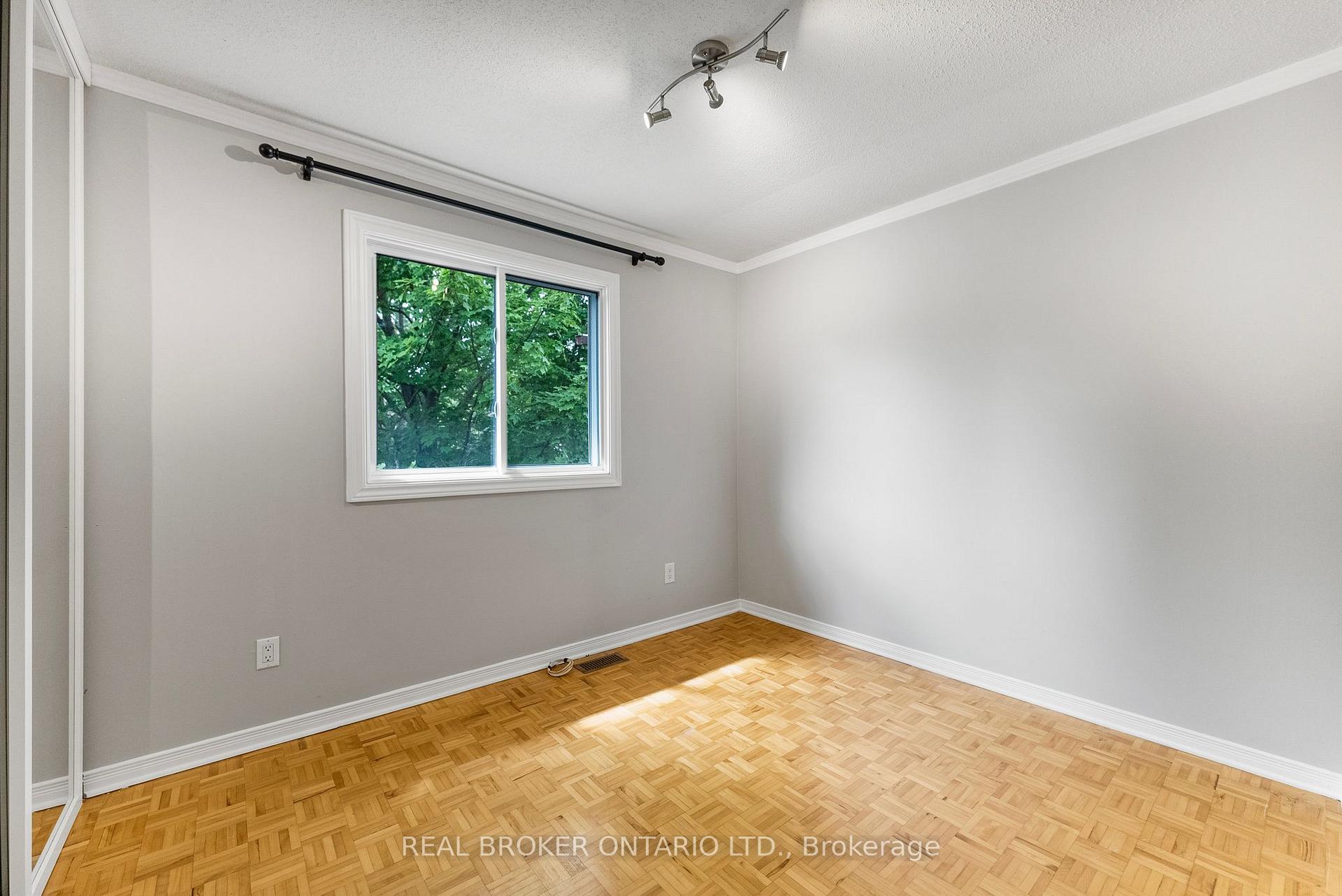Photo 23 of 83 E Glen Park Drive, Ottawa, Blackburn Hamlet (South) — HOMEH