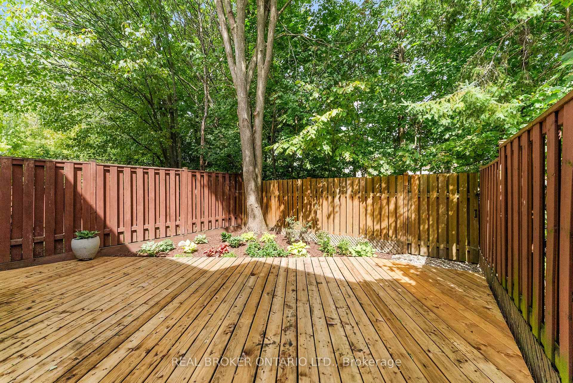 Photo 34 of 83 E Glen Park Drive, Ottawa, Blackburn Hamlet (South) — HOMEH