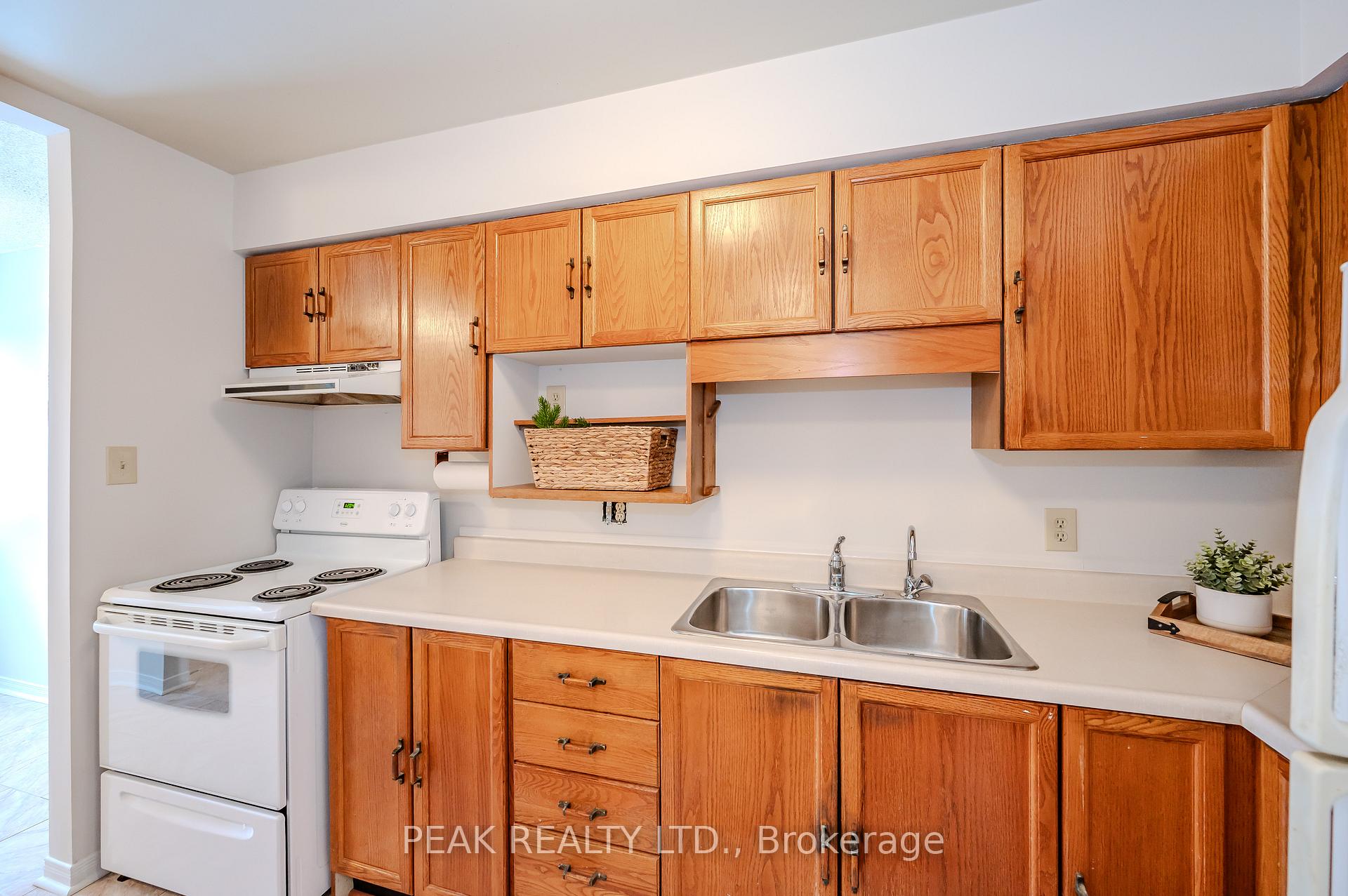 Photo 9 of Unit 3, 180 Highland Crescent, Kitchener — HOMEH
