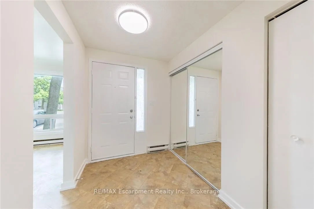 Photo 4 of Unit 55, 40 Imperial Road N, Guelph, Willow West/Sugarbush/West Acres — HOMEH