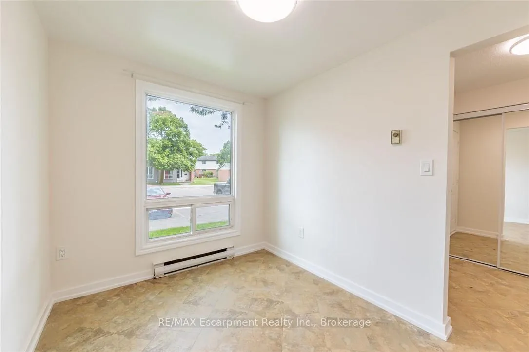 Photo 5 of Unit 55, 40 Imperial Road N, Guelph, Willow West/Sugarbush/West Acres — HOMEH
