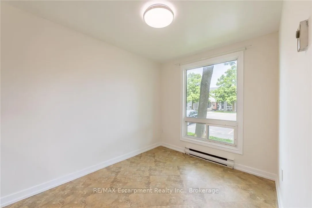 Photo 6 of Unit 55, 40 Imperial Road N, Guelph, Willow West/Sugarbush/West Acres — HOMEH