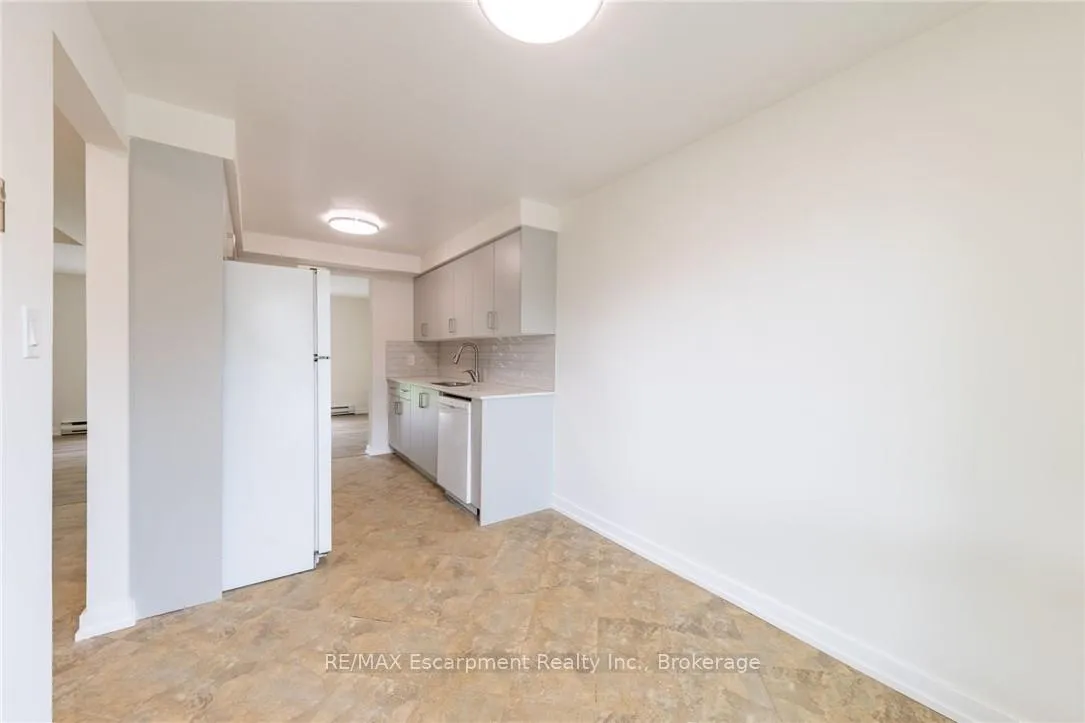 Photo 8 of Unit 55, 40 Imperial Road N, Guelph, Willow West/Sugarbush/West Acres — HOMEH