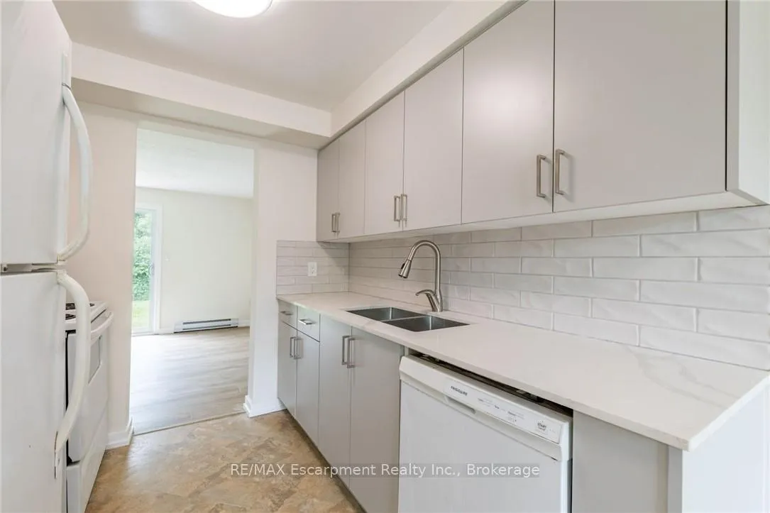 Photo 9 of Unit 55, 40 Imperial Road N, Guelph, Willow West/Sugarbush/West Acres — HOMEH