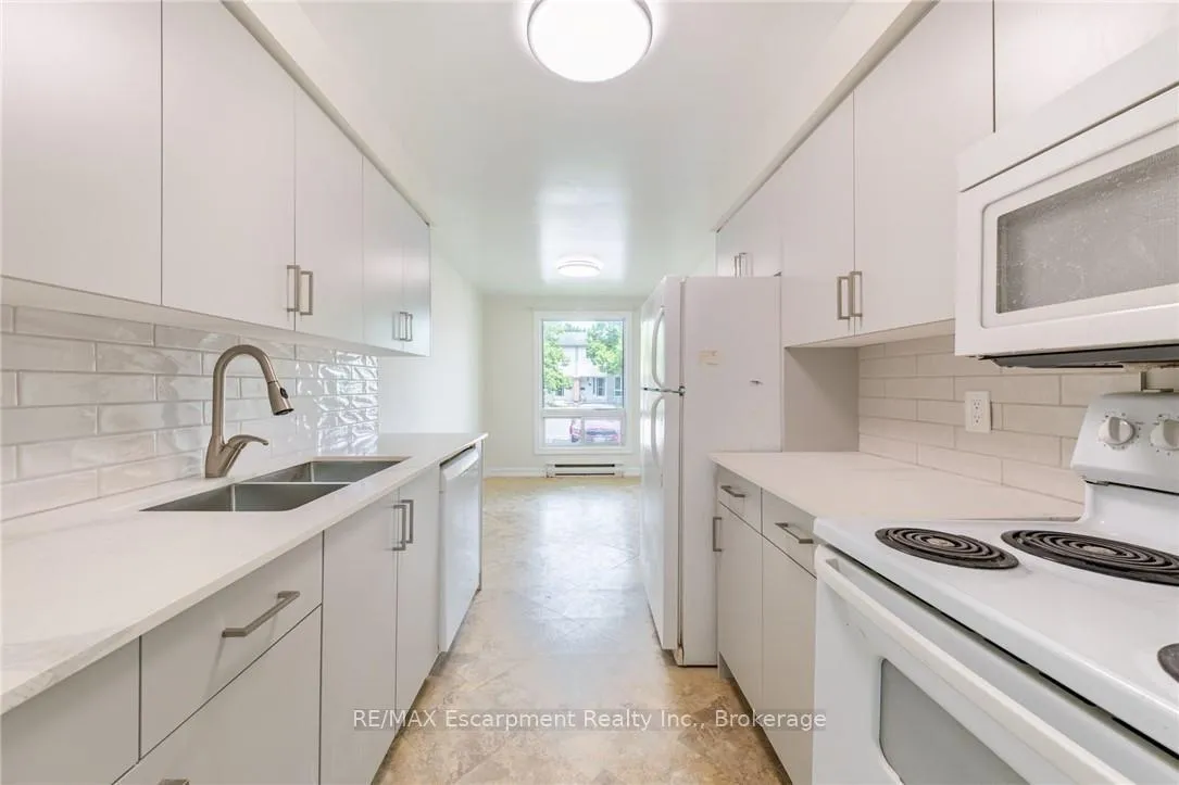 Photo 10 of Unit 55, 40 Imperial Road N, Guelph, Willow West/Sugarbush/West Acres — HOMEH