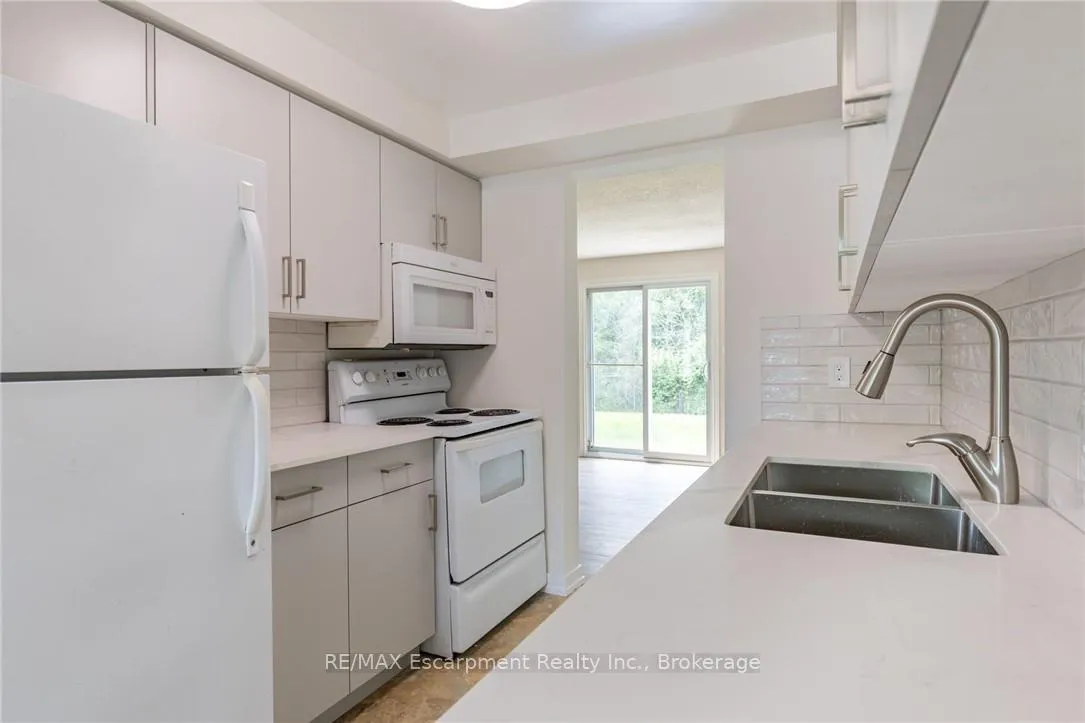 Photo 11 of Unit 55, 40 Imperial Road N, Guelph, Willow West/Sugarbush/West Acres — HOMEH