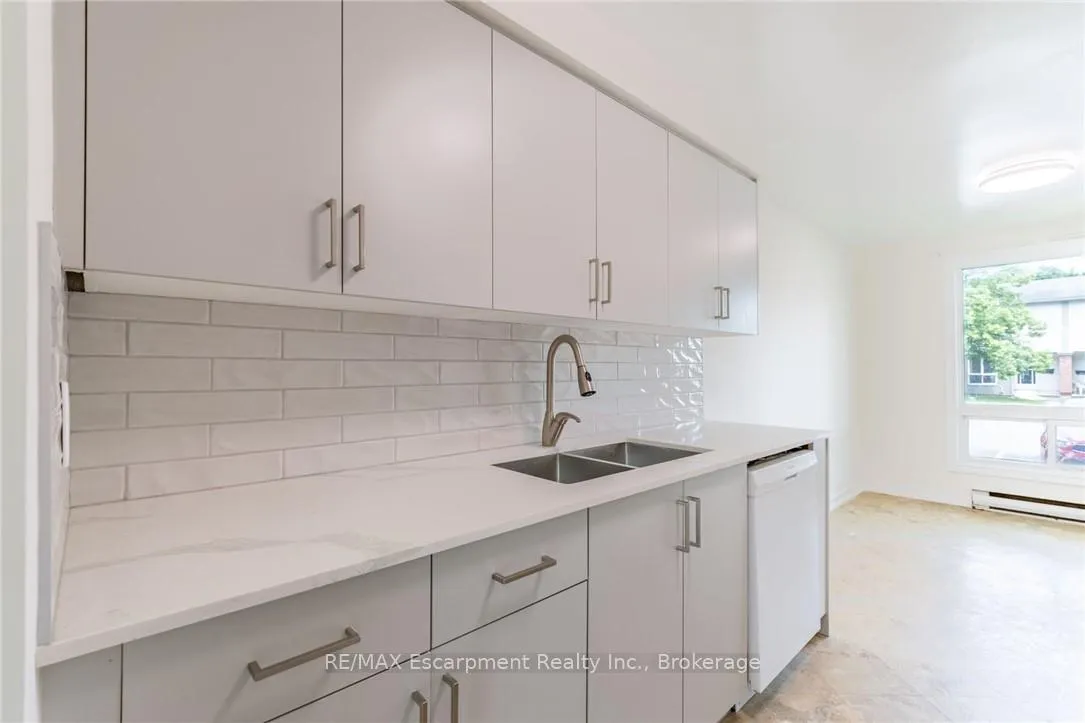Photo 12 of Unit 55, 40 Imperial Road N, Guelph, Willow West/Sugarbush/West Acres — HOMEH