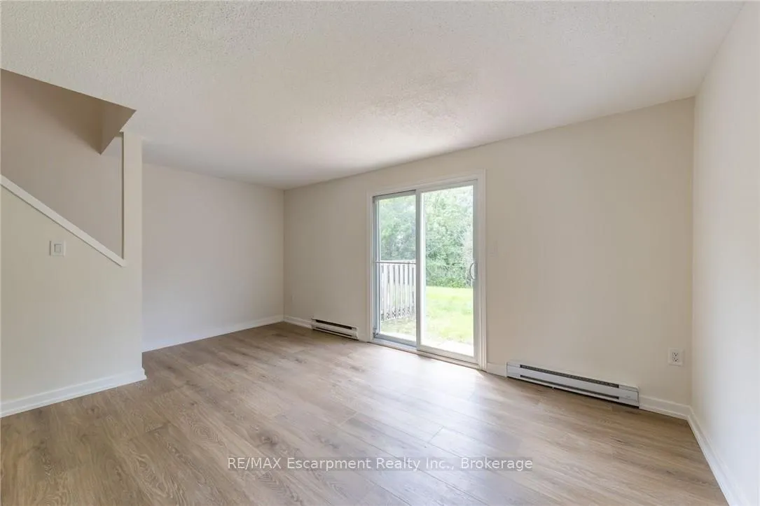 Photo 14 of Unit 55, 40 Imperial Road N, Guelph, Willow West/Sugarbush/West Acres — HOMEH
