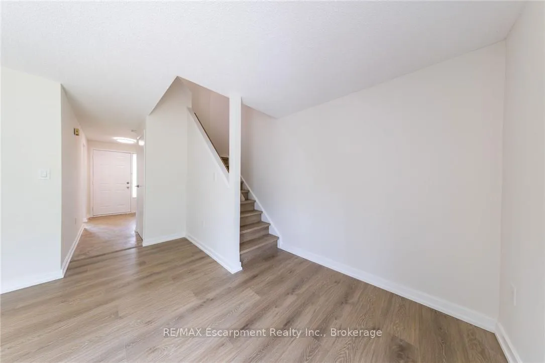 Photo 17 of Unit 55, 40 Imperial Road N, Guelph, Willow West/Sugarbush/West Acres — HOMEH