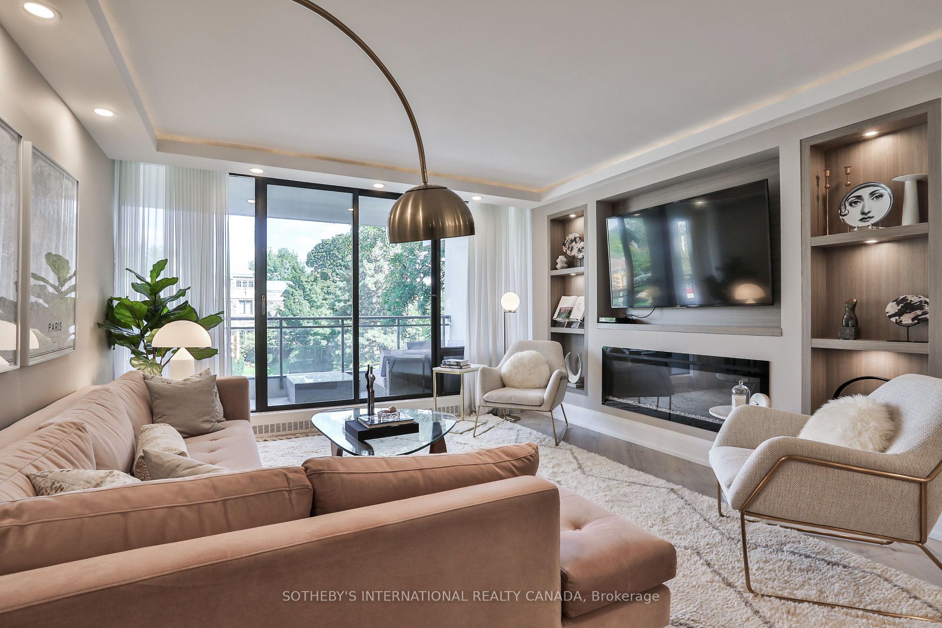 Front of Unit 301, 235 St Clair Avenue W