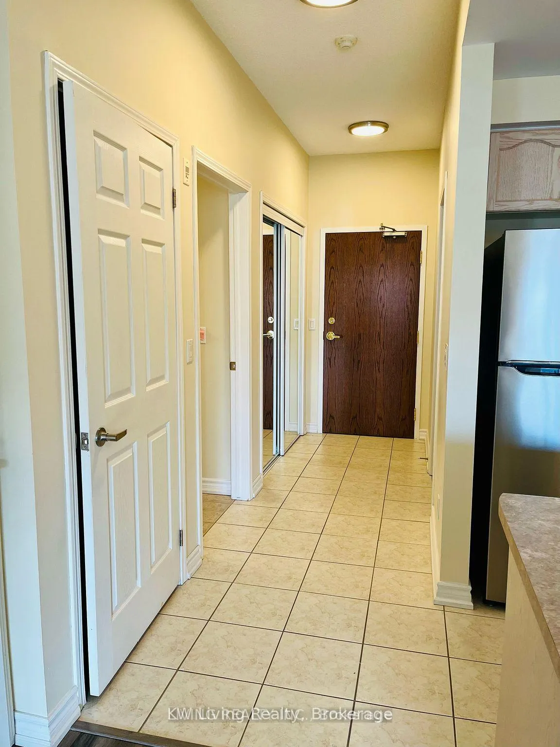 Front of Unit 617, 2 Maison Parc Court