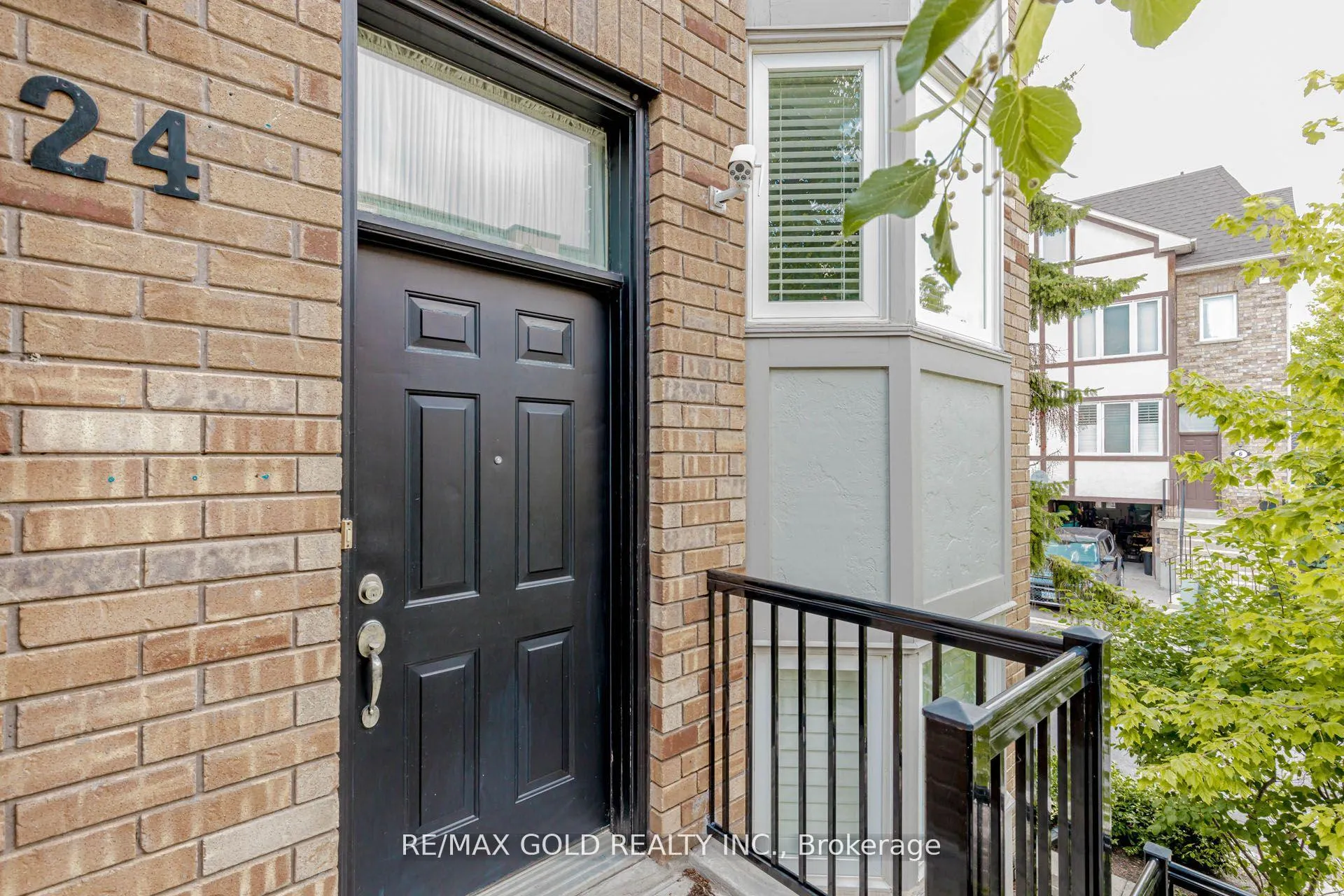 Photo 3 of 24 Wallace Street, Vaughan, West Woodbridge — HOMEH